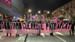 Violenza sulle donne, cortei a Milano e Torino con omaggio a Ornella Vanoni