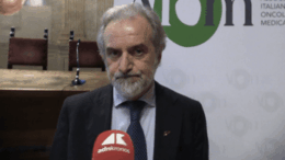 Tumori, Aiom: “Pazienti non rinunciano a cure ma spesso pagano di tasca propria”