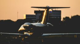 Jet privati e modalità di viaggio alternative: cosa considerare quando si sceglie di volare fuori dalle rotte commerciali