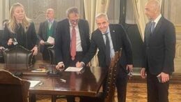 Referendum Giustizia, maggioranza e opposizione in fila in Senato per le firme