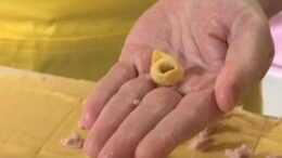 Le ‘regole’ per il pranzo di Natale, esiste il numero perfetto di tortellini