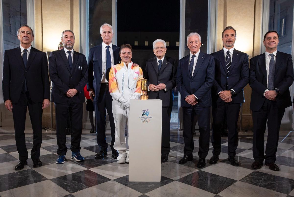 La fiamma olimpica di Milano-Cortina è arrivata in Italia La fiamma olimpica di Milano-Cortina è arrivata in Italia