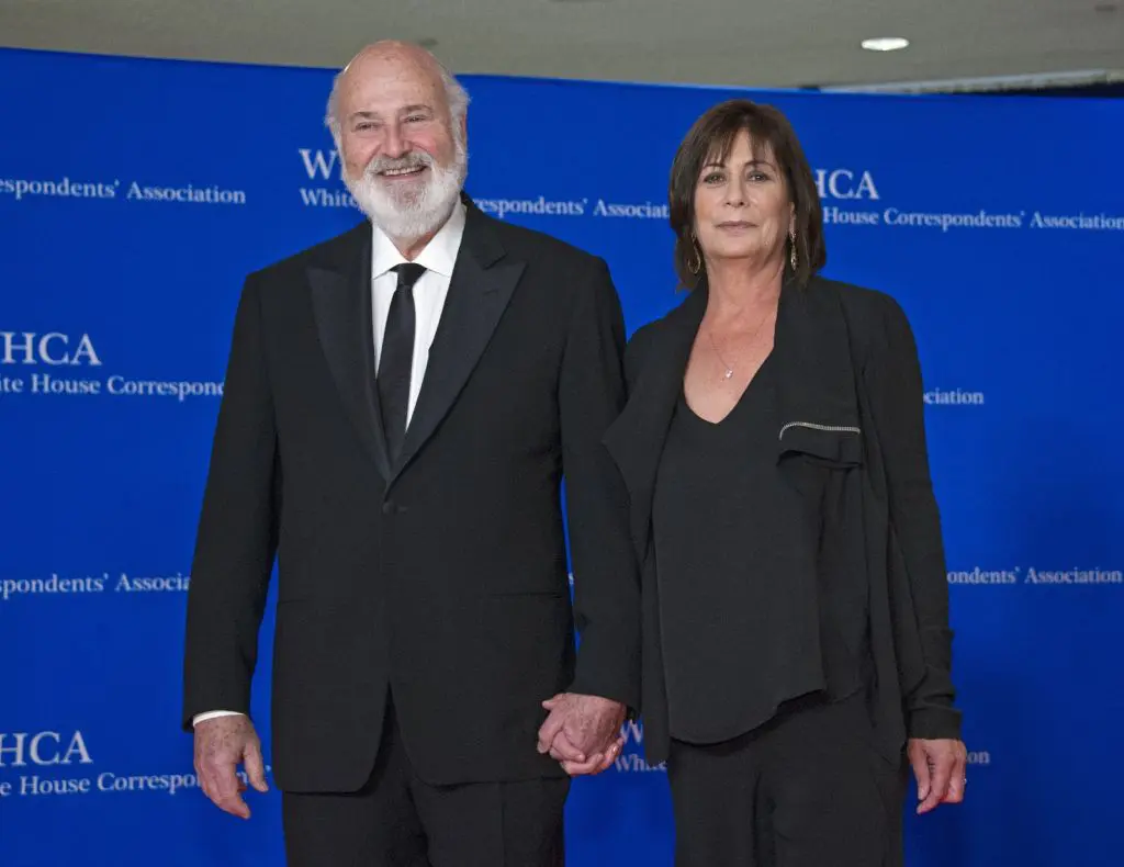 Hollywood sotto shock, il regista Rob Reiner e la moglie trovati morti in casa Hollywood sotto shock, il regista Rob Reiner e la moglie trovati morti in casa