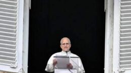 Papa all’Angelus: “Spesso ridicolizzato chi oggi crede alla pace e ha scelto via disarmata”