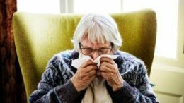 Influenza, Andreoni: “Stare riguardati e idratati, no ad antibiotici se non prescritti”