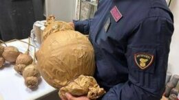 Botti di Capodanno, sequestro da record a Catania: bomba pirotecnica da quasi 12 kg, tre arresti