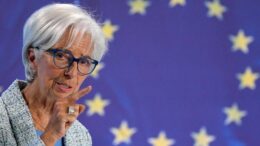Bce lascia tassi invariati al 2%: pil meglio delle attese