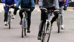 Spari contro gruppo di ciclisti, a colpire un 25enne incensurato perché li detesta