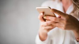 Truffe telefoniche e telemarketing, arrivano numeri a tre cifre: cosa cambia