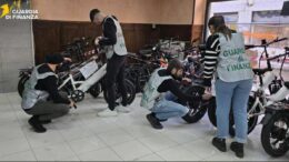 Potenziavano i motori delle e-bike: sequestrate 295 bici e due denunce