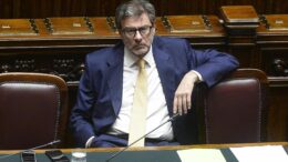 Manovra, governo chiede la fiducia alla Camera: entro domani l’ok finale