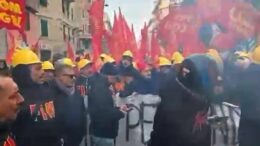 Ex Ilva, sciopero e corteo a Genova: tensioni davanti a prefettura, un operaio ferito