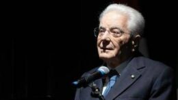 Ucraina-Russia, Mattarella: “Irresponsabile e inammissibile ridefinire confini con la forza”