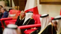 Meloni in Bahrein, l’incontro con il re Al-Khalifa: focus su Medio Oriente e Ucraina