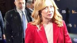 Meloni riceve il premio Thatcher: “Io un soldato al servizio di un’idea”