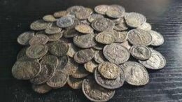 Il tesoro romano scoperto in Francia, decine di migliaia di monete di 1800 anni fa