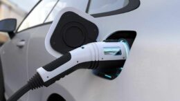 Energia, cambiano abitudini consumo: Arera proroga sperimentazione per la ricarica dei veicoli notturna e festiva