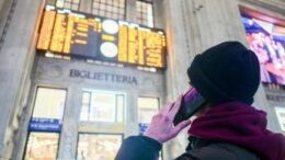 Caos treni alla Vigilia di Natale, guasto a nodo ferroviario di Napoli e ritardi di oltre un’ora su Alta Velocità e Intercity