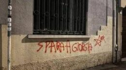 ‘Spara a Giorgia’, scritta contro Meloni siglata Br su sede Lega di Busto Arsizio