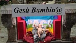 Gesù è una bambina nel presepe, Don Vitaliano: “Dio si incarna anche nelle donne”
