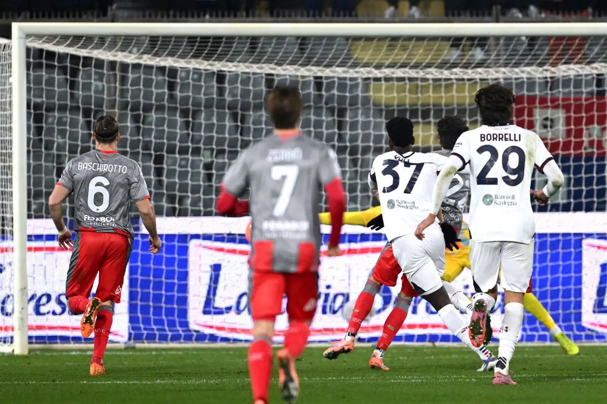 La Cremonese scappa, il Cagliari non si arrende: 2-2 allo Zini La Cremonese scappa, il Cagliari non si arrende: 2-2 allo Zini