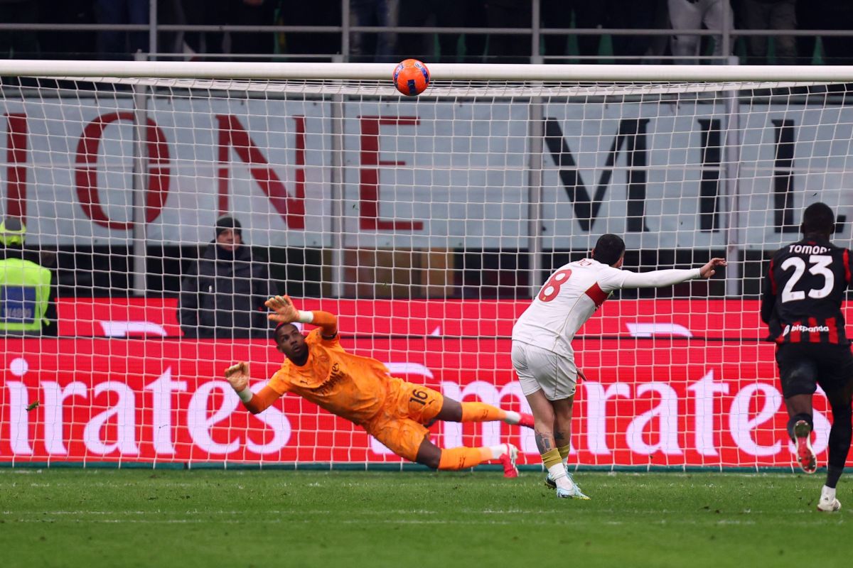 Leao pareggia al 92°, Stanciu sbaglia il rigore al 99°, Milan-Genoa 1-1 Leao pareggia al 92°, Stanciu sbaglia il rigore al 99°, Milan-Genoa 1-1