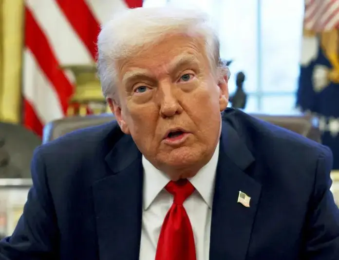 Trump “Chi farà affari con l’Iran pagherà 25% dazi su attività commerciali con USA” Trump “Chi farà affari con l’Iran pagherà 25% dazi su attività commerciali con USA”