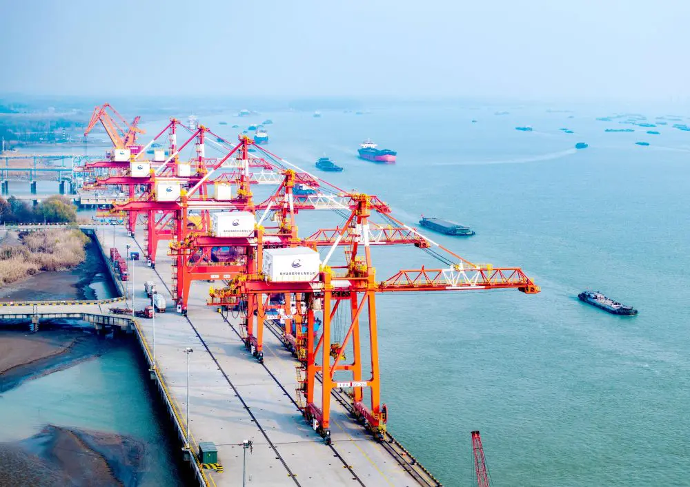 Cina, nel 2025 crescita del Pil al 5% Cina, nel 2025 crescita del Pil al 5%