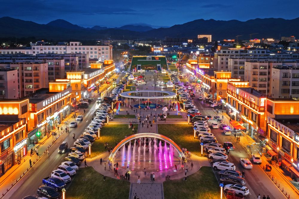Fondi da tutta la Cina per lo sviluppo della regione autonoma dello Xinjiang Fondi da tutta la Cina per lo sviluppo della regione autonoma dello Xinjiang