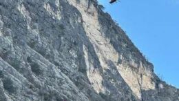 Trentino, base jumper precipita e muore lungo la parete di cima Capi