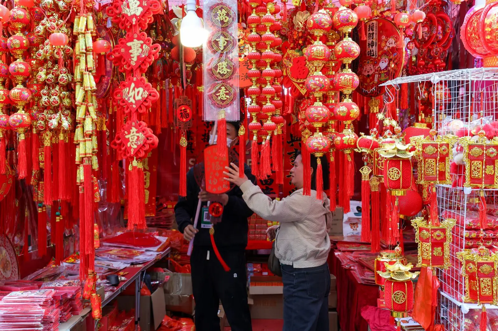 Cina, misure per incentivare i consumi in occasione della Festa di Primavera Cina, misure per incentivare i consumi in occasione della Festa di Primavera