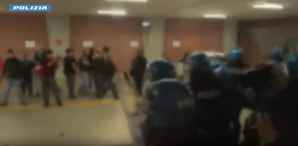 Disordini durante le manifestazioni a Torino, 18 misure cautelari ad antagonisti Disordini durante le manifestazioni a Torino, 18 misure cautelari ad antagonisti