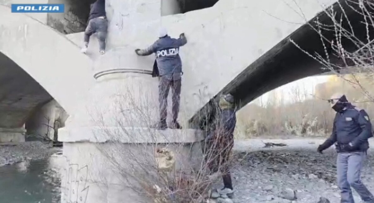 Blitz congiunto Italia-Francia contro l’immigrazione clandestina, 15 arresti Blitz congiunto Italia-Francia contro l’immigrazione clandestina, 15 arresti