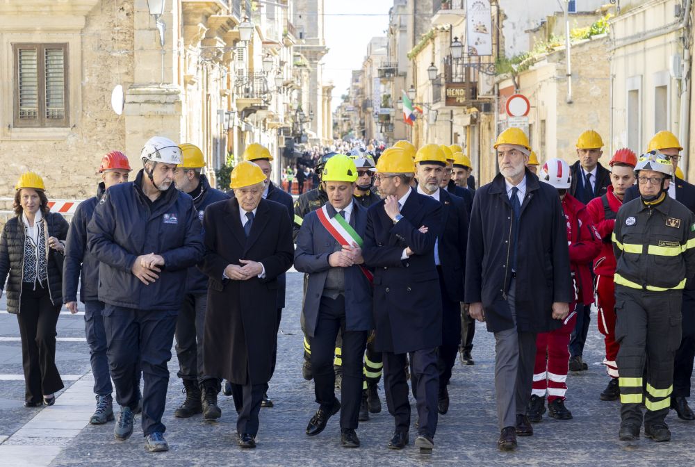Mattarella in visita a Niscemi, “Ci siamo e stiamo lavorando” Mattarella in visita a Niscemi, “Ci siamo e stiamo lavorando”