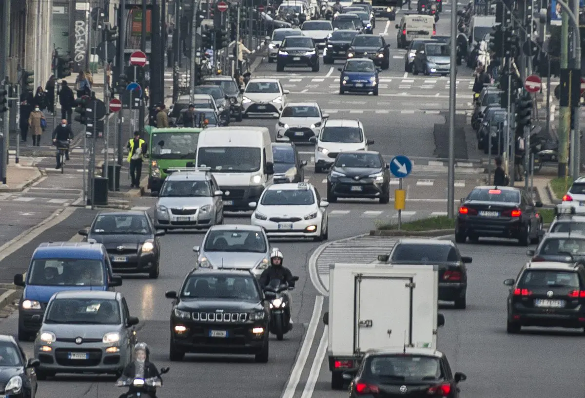 A marzo in crescita il mercato dell’auto, immatricolazioni +7,6% su base annua A marzo in crescita il mercato dell’auto, immatricolazioni +7,6% su base annua