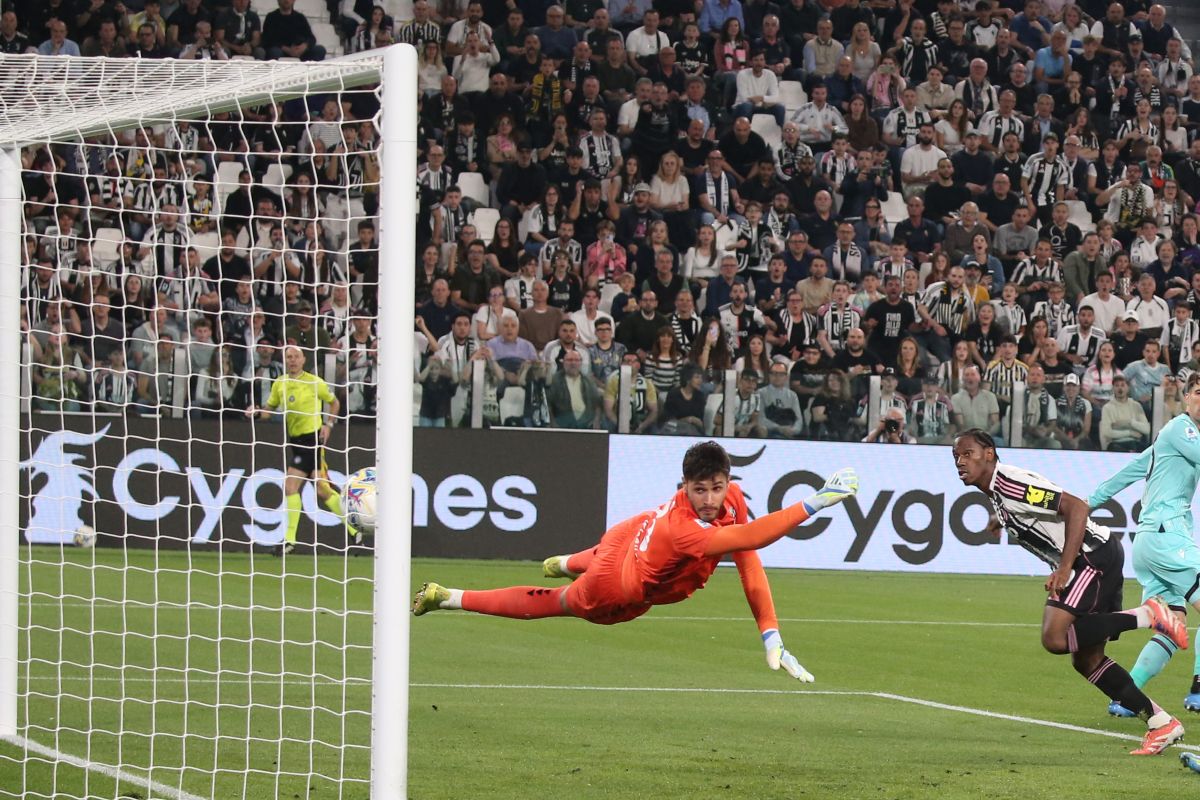 Bologna battuto 2-0, pass Champions più vicino per la Juve Bologna battuto 2-0, pass Champions più vicino per la Juve