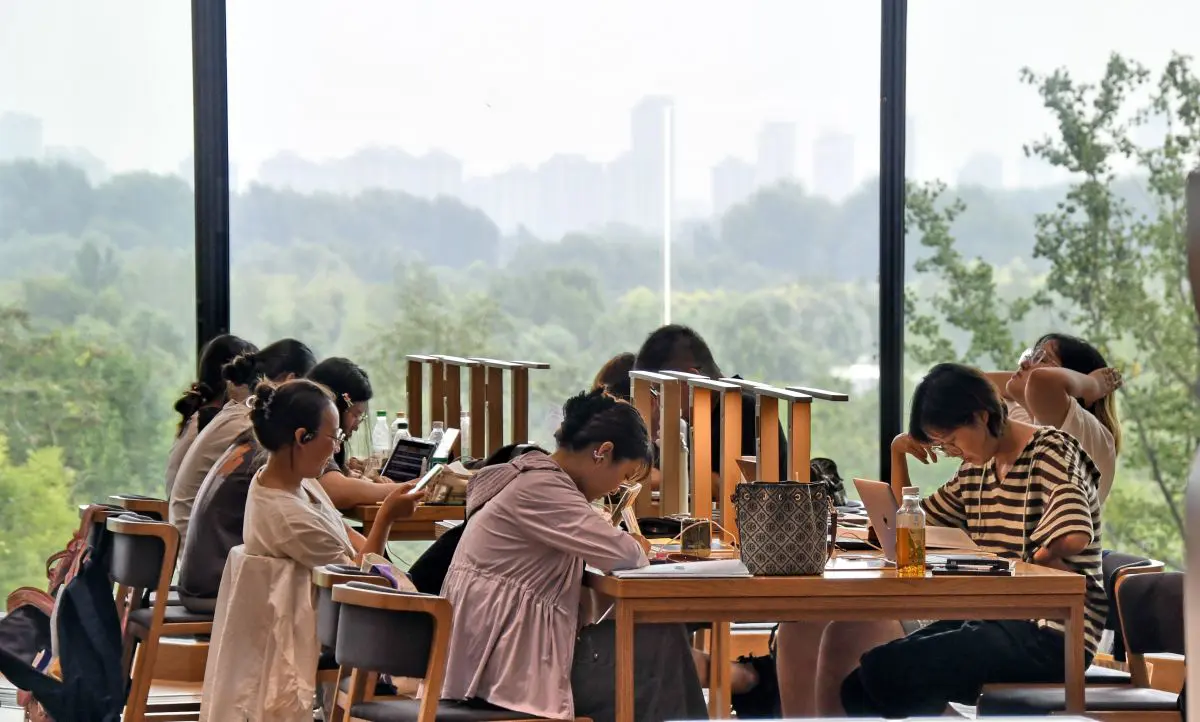 Cina, il tasso di lettura in aumento grazie alla crescita del formato digitale Cina, il tasso di lettura in aumento grazie alla crescita del formato digitale