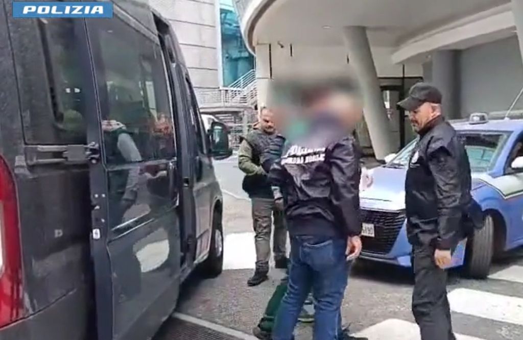 Catturato a Londra il boss dello spaccio, gestiva l’impero della droga da Roma Catturato a Londra il boss dello spaccio, gestiva l’impero della droga da Roma