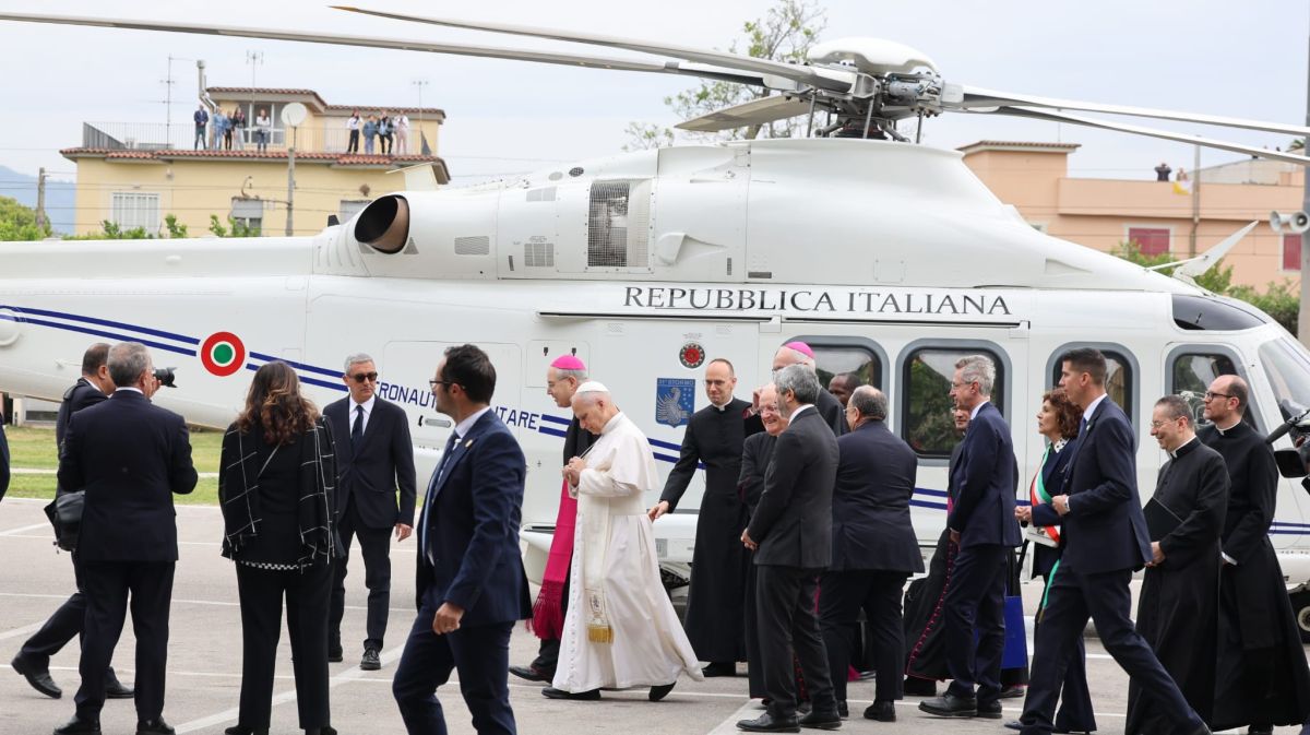 Il Papa a Pompei “Rinnovare l’impegno per la pace” Il Papa a Pompei “Rinnovare l’impegno per la pace”