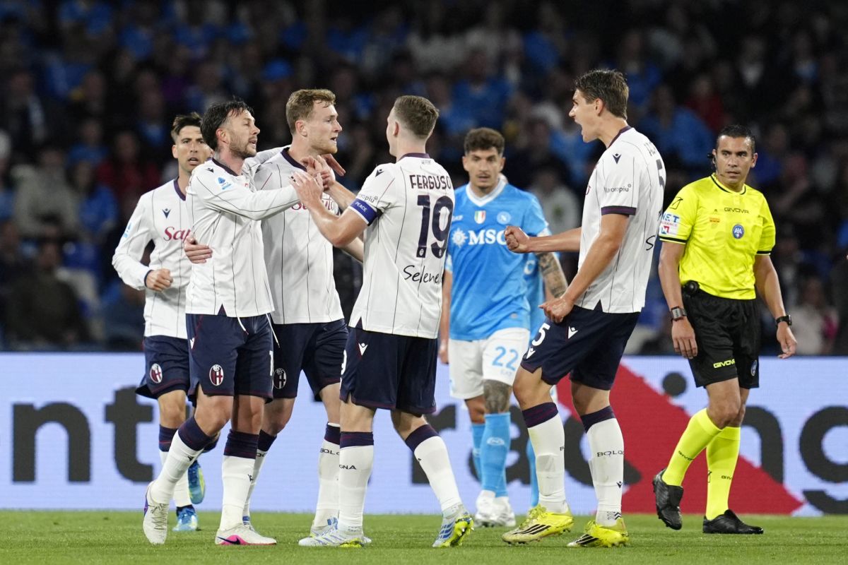 Napoli ko contro il Bologna, rinviata la qualificazione Champions Napoli ko contro il Bologna, rinviata la qualificazione Champions