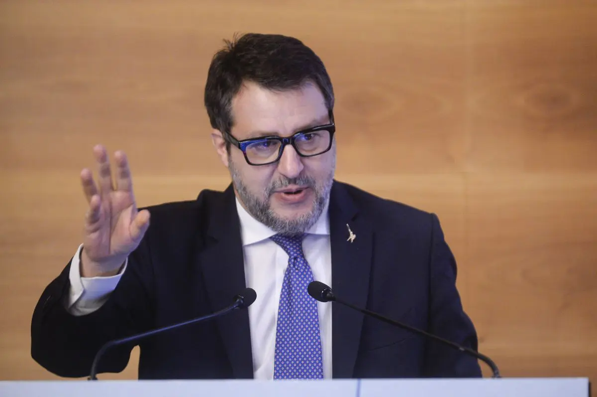 Salvini “Verso proroga taglio accise e credito imposta” Salvini “Verso proroga taglio accise e credito imposta”
