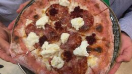 GIRO D’ITALIA A PIEVE DI SOLIGO: LA PIZZA ROSA CON COLDIRETTI  DIVENTA LA PIZZA DI CAMPAGNA AMICA TREVISO