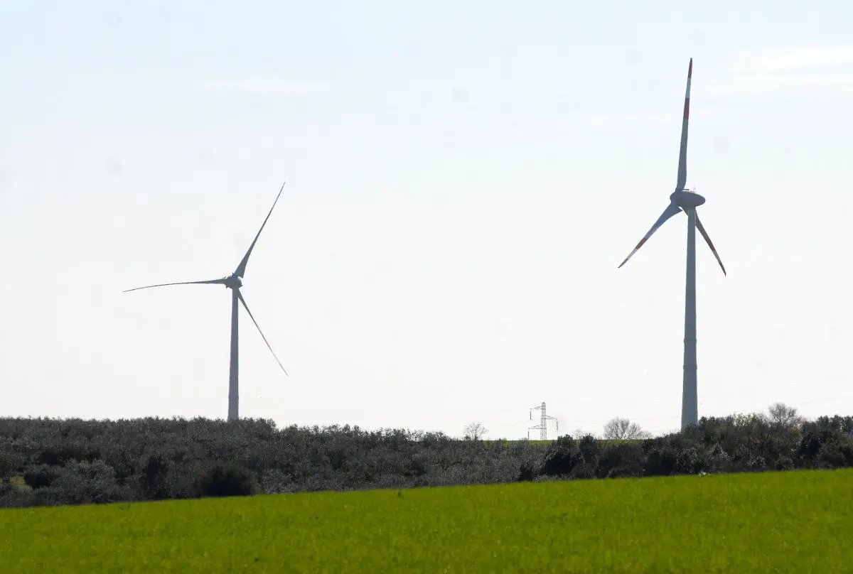 Ue, via libera ad aiuti di Stato in Italia da 23 mld per l’energia rinnovabile Ue, via libera ad aiuti di Stato in Italia da 23 mld per l’energia rinnovabile