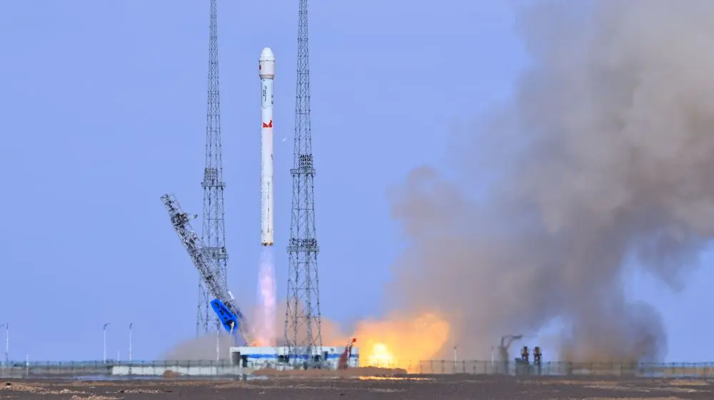Cina, lanciati due nuovi satelliti nello spazio Cina, lanciati due nuovi satelliti nello spazio