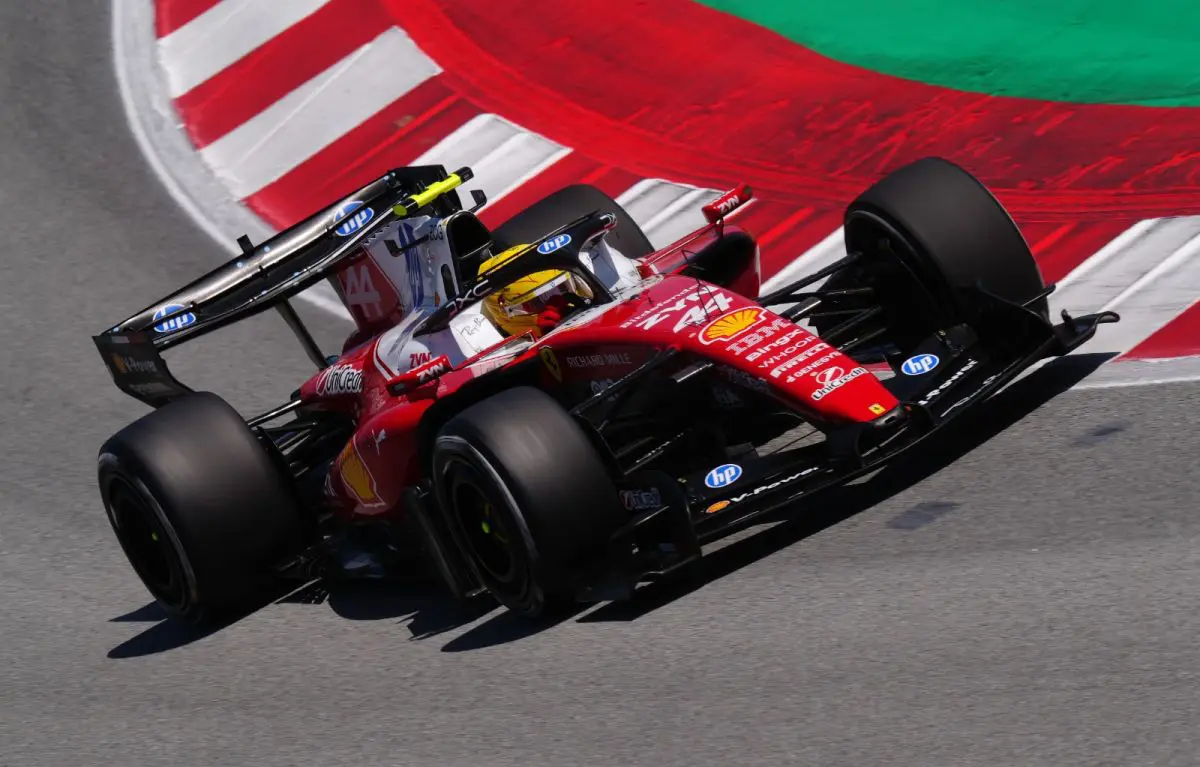 Trionfo Ferrari a Barcellona: vince Hamilton su Russell, Antonelli e Leclerc out Trionfo Ferrari a Barcellona: vince Hamilton su Russell, Antonelli e Leclerc out