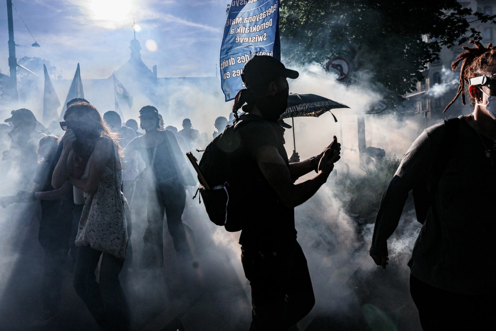 G7, scontri a Ginevra tra manifestanti anti-vertice e polizia G7, scontri a Ginevra tra manifestanti anti-vertice e polizia