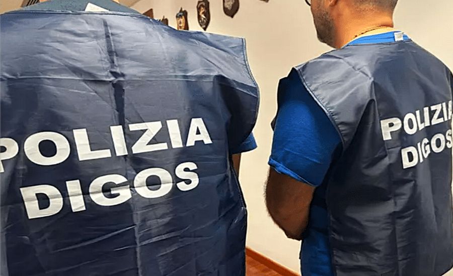 Materiale jihadista e manuali per fabbricare armi, arrestato 16enne Materiale jihadista e manuali per fabbricare armi, arrestato 16enne