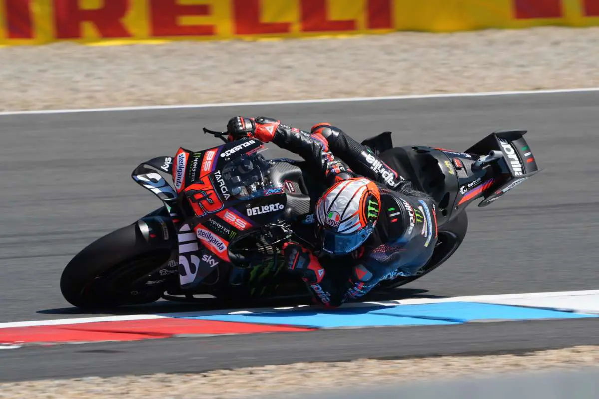 Alterco coi commissari, niente Gp Rep.Ceca per Bezzecchi, Sprint a Bagnaia Alterco coi commissari, niente Gp Rep.Ceca per Bezzecchi, Sprint a Bagnaia