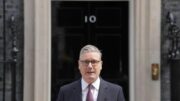 Uk, il premier Starmer annuncia le dimissioni