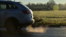 Auto circolari: via libera Ue a nuove norme per plastica riciclata e design sostenibile